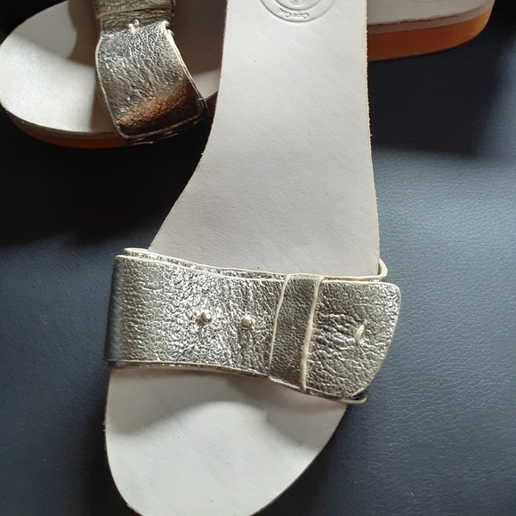 Shoes - Picture 2 of 3